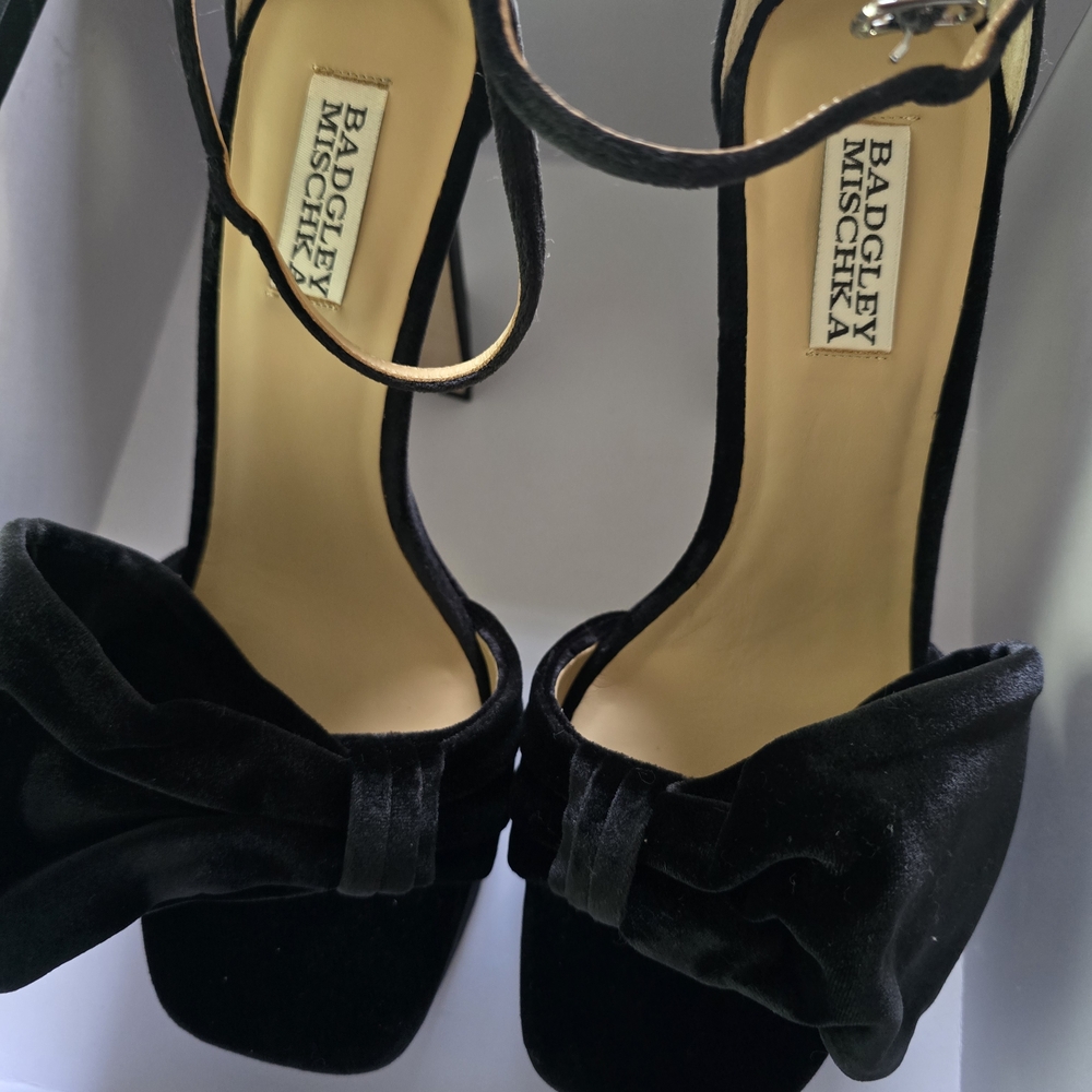 Badgley Mischka Black Velvet Bow Heels